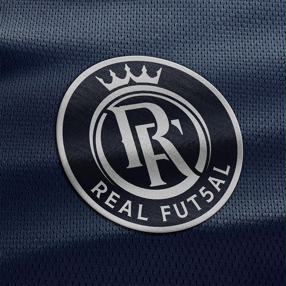 Stemma Real Fut5al ricamato sulla maglia